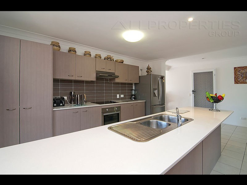 1 Flametree Cres, Berrinba QLD 4117