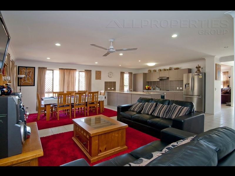 1 Flametree Cres, Berrinba QLD 4117