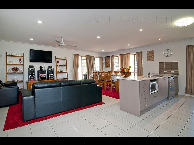 1 Flametree Cres, Berrinba QLD 4117