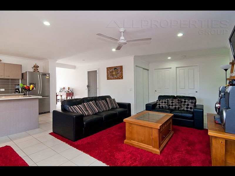 1 Flametree Cres, Berrinba QLD 4117