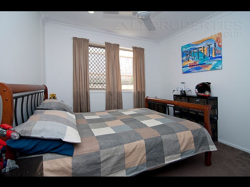 1 Flametree Cres, Berrinba QLD 4117