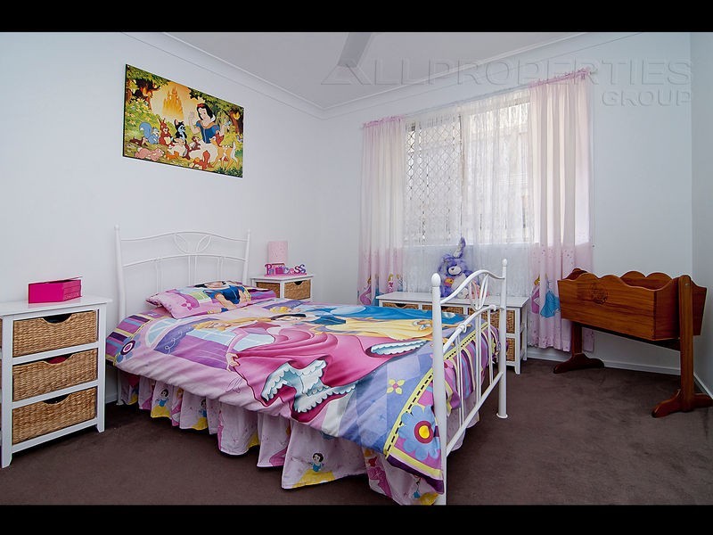 1 Flametree Cres, Berrinba QLD 4117