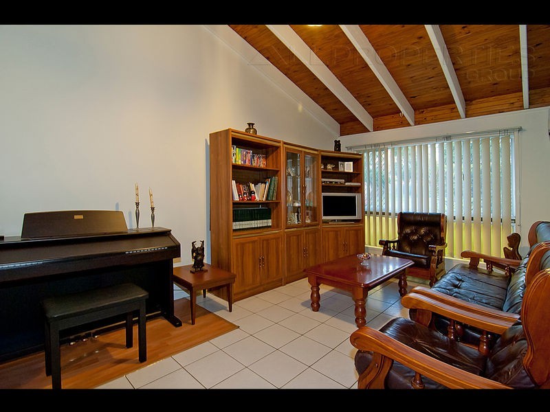 16 DRYADE STREET, Regents Park QLD 4118