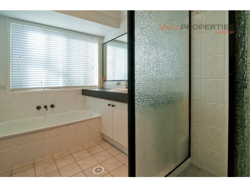 4 Latana Court, Regents Park QLD 4118