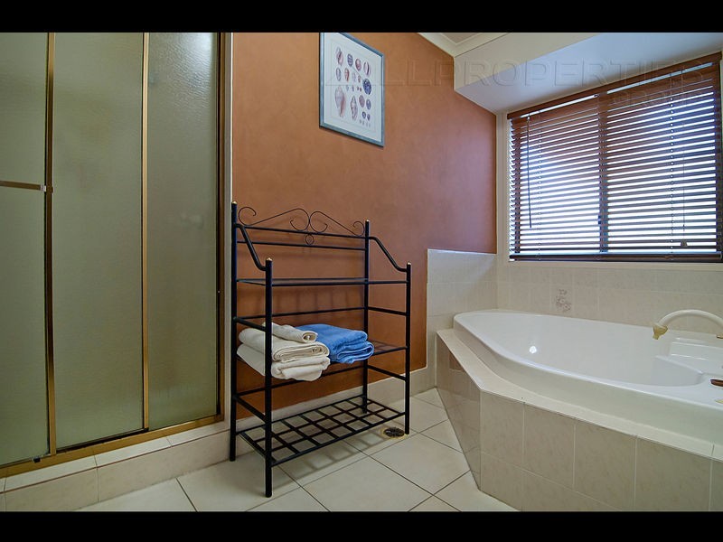 48 COLISA CRESCENT, Regents Park QLD 4118