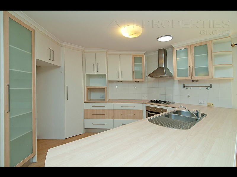 60 PARKROYAL CRESCENT, Regents Park QLD 4118