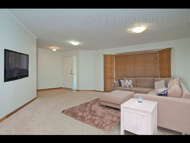 60 PARKROYAL CRESCENT, Regents Park QLD 4118