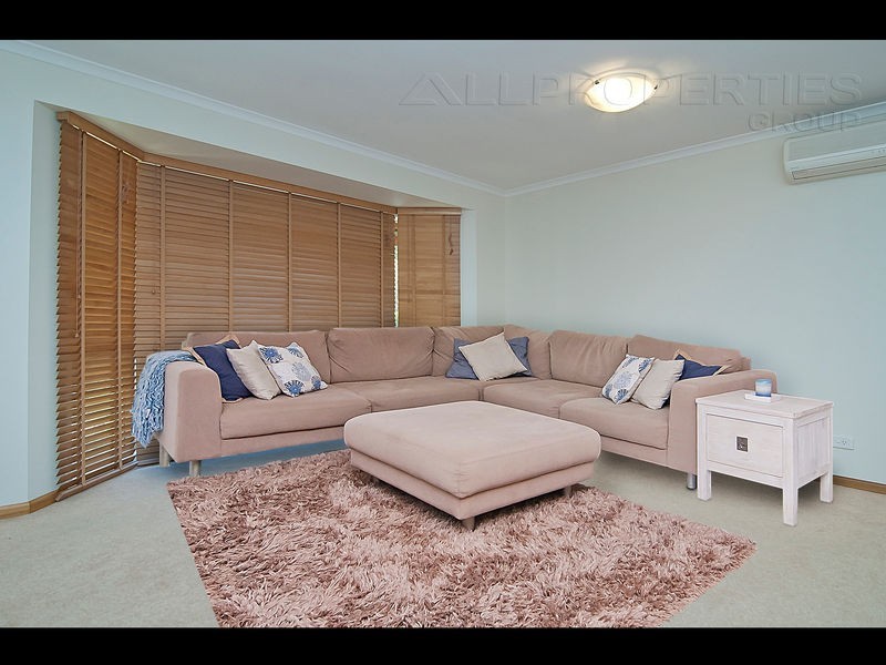 60 PARKROYAL CRESCENT, Regents Park QLD 4118