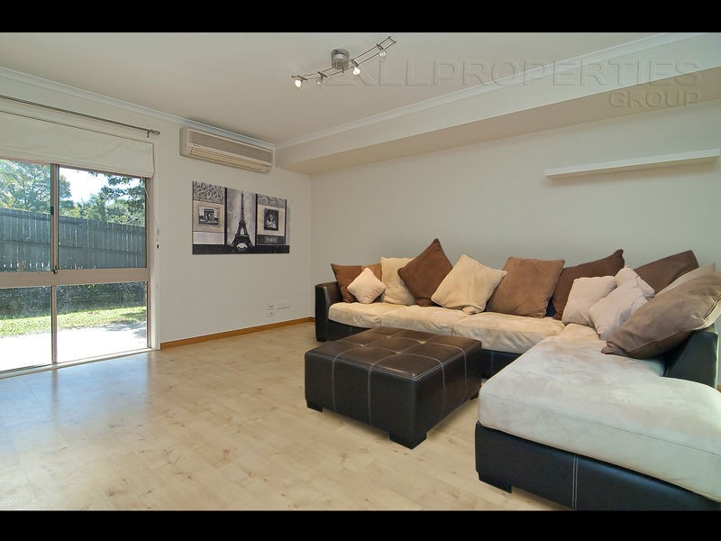 60 PARKROYAL CRESCENT, Regents Park QLD 4118