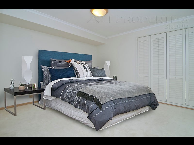 60 PARKROYAL CRESCENT, Regents Park QLD 4118