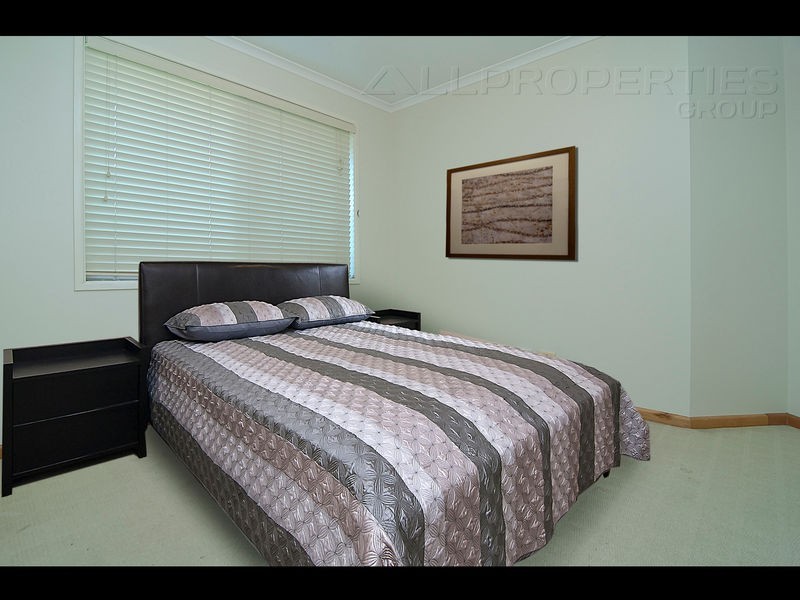60 PARKROYAL CRESCENT, Regents Park QLD 4118