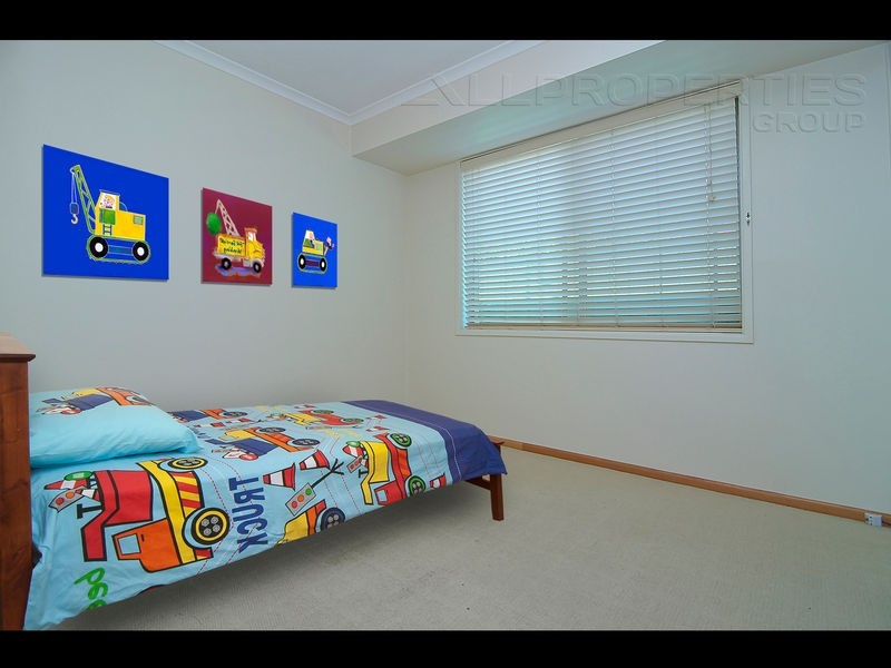 60 PARKROYAL CRESCENT, Regents Park QLD 4118