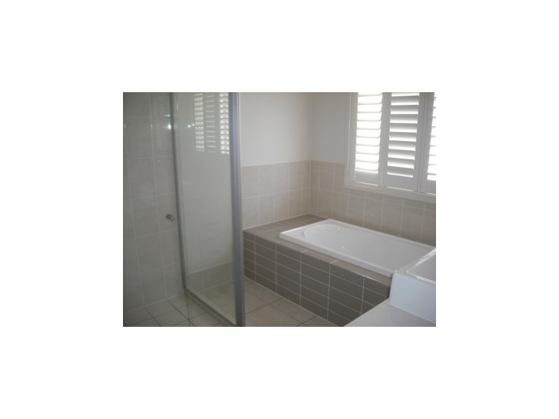 9 Gardenia Circuit, Heathwood QLD 4110