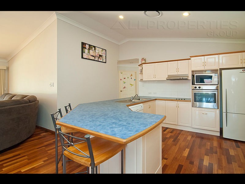 60 Glasshouse Crescent, Forest Lake QLD 4078