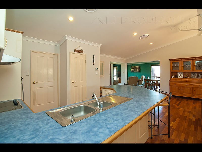 60 Glasshouse Crescent, Forest Lake QLD 4078