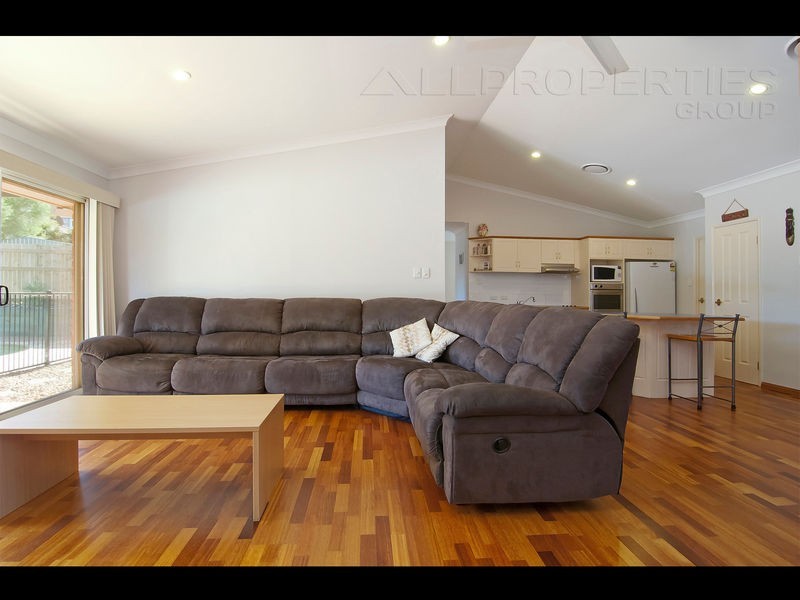 60 Glasshouse Crescent, Forest Lake QLD 4078