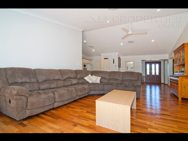 60 Glasshouse Crescent, Forest Lake QLD 4078