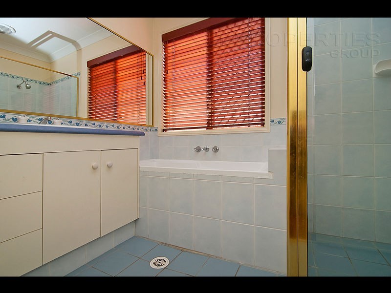 60 Glasshouse Crescent, Forest Lake QLD 4078