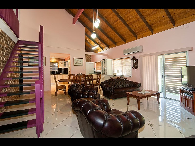 4 RENELLE STREET, Marsden QLD 4132