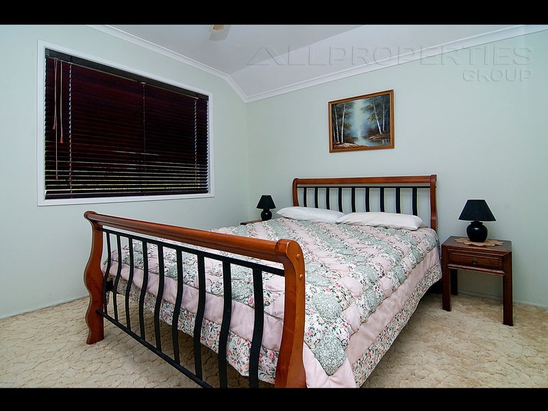 4 RENELLE STREET, Marsden QLD 4132