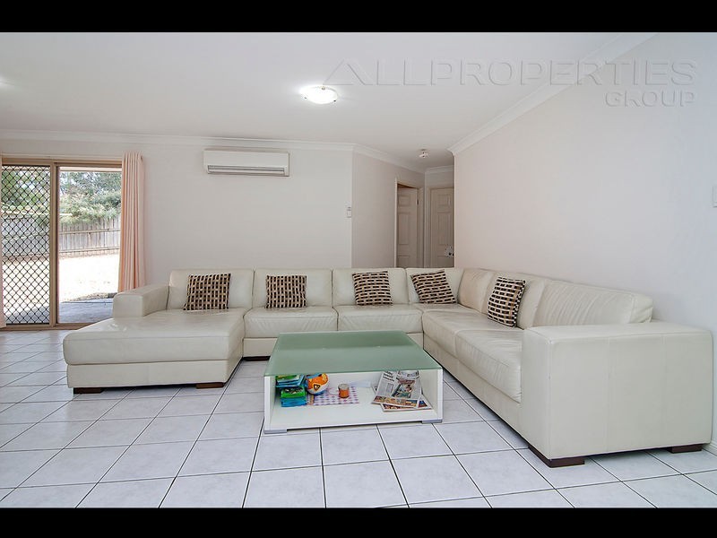 16 Windsor Place, Forest Lake QLD 4078