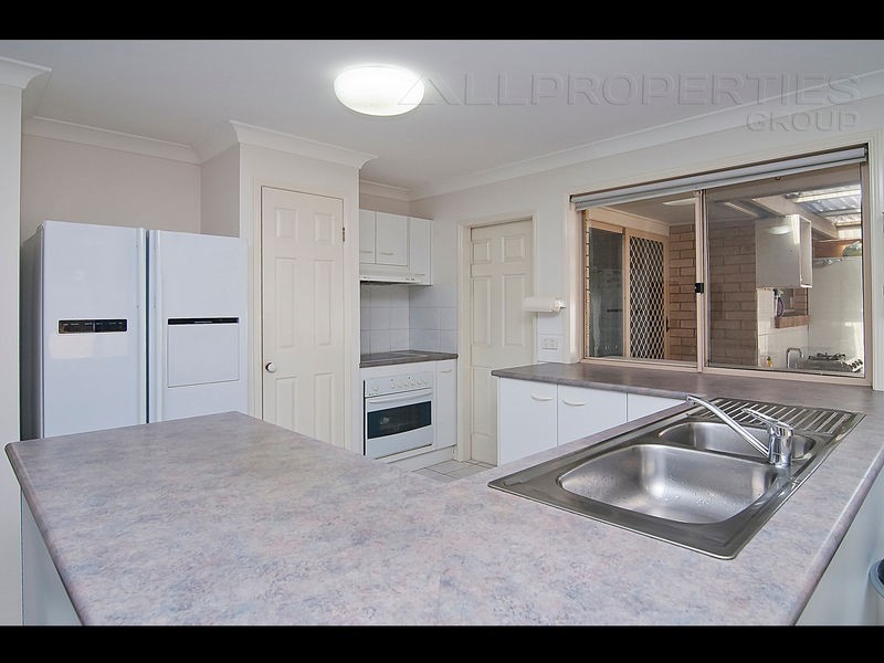 16 Windsor Place, Forest Lake QLD 4078