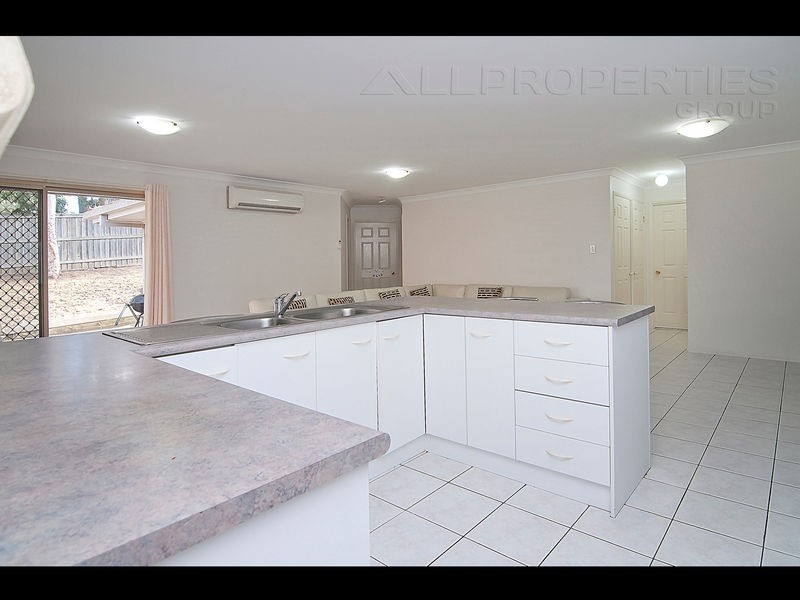 16 Windsor Place, Forest Lake QLD 4078