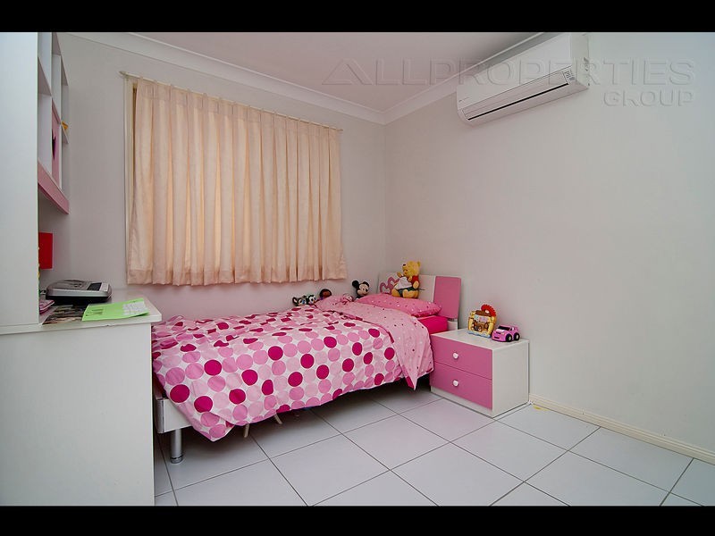 16 Windsor Place, Forest Lake QLD 4078