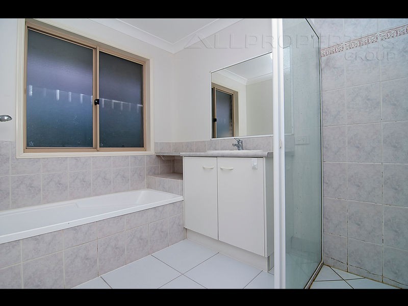 16 Windsor Place, Forest Lake QLD 4078