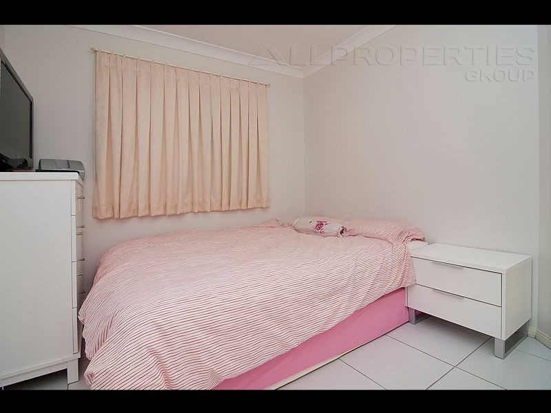 16 Windsor Place, Forest Lake QLD 4078