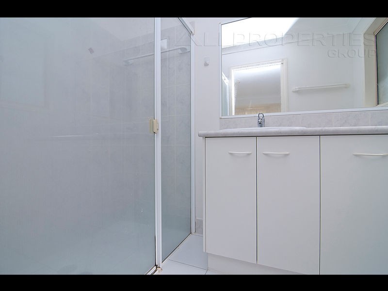 16 Windsor Place, Forest Lake QLD 4078