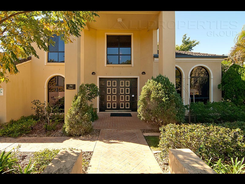 73 Ontario Cres, Parkinson QLD 4115