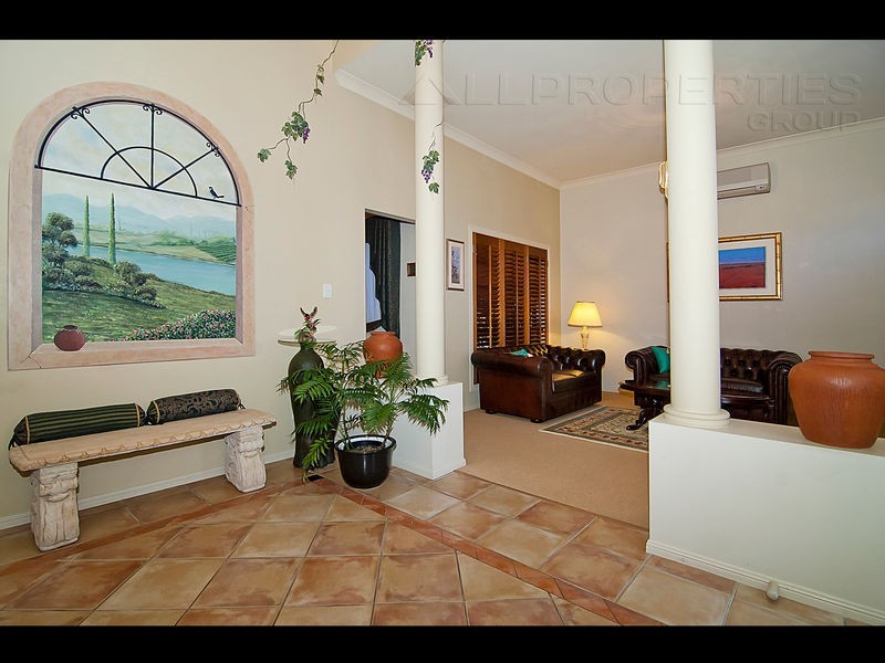 73 Ontario Cres, Parkinson QLD 4115