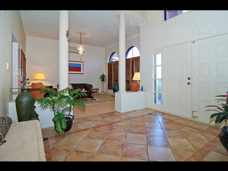 73 Ontario Cres, Parkinson QLD 4115