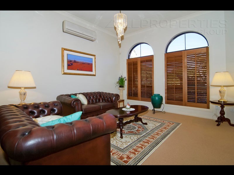 73 Ontario Cres, Parkinson QLD 4115