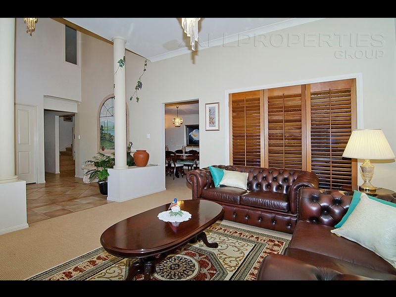 73 Ontario Cres, Parkinson QLD 4115