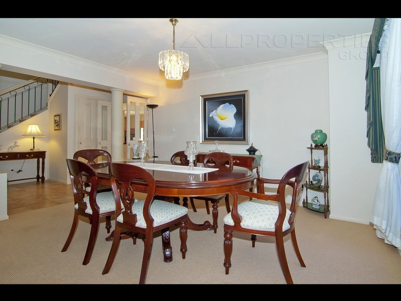 73 Ontario Cres, Parkinson QLD 4115