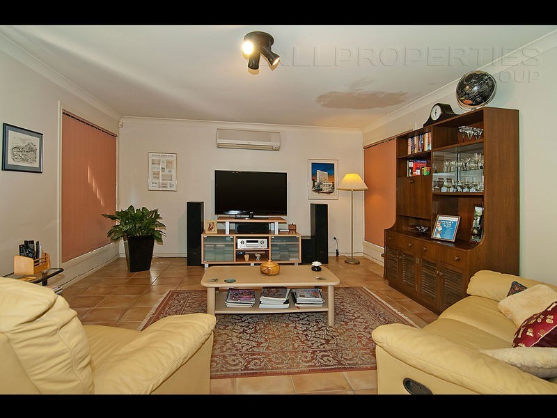 73 Ontario Cres, Parkinson QLD 4115