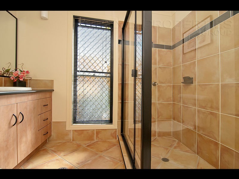 73 Ontario Cres, Parkinson QLD 4115