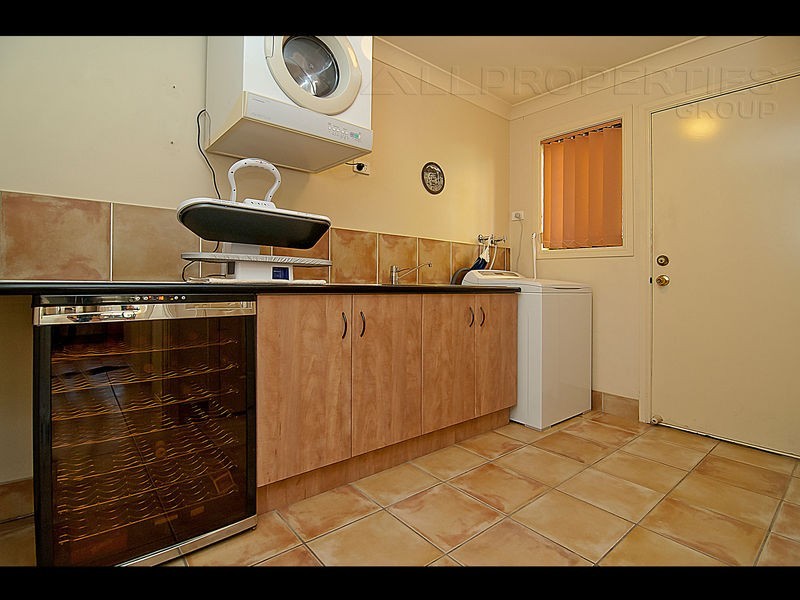 73 Ontario Cres, Parkinson QLD 4115