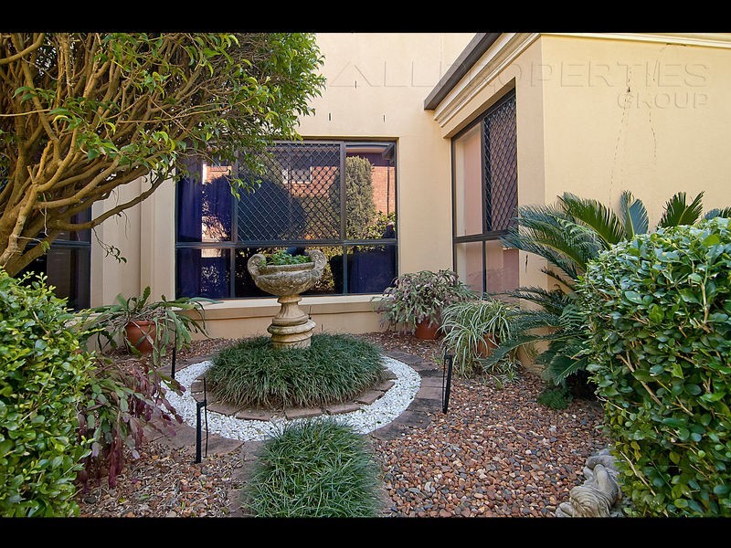 73 Ontario Cres, Parkinson QLD 4115