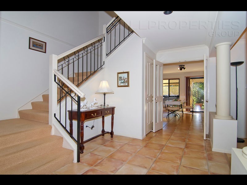 73 Ontario Cres, Parkinson QLD 4115