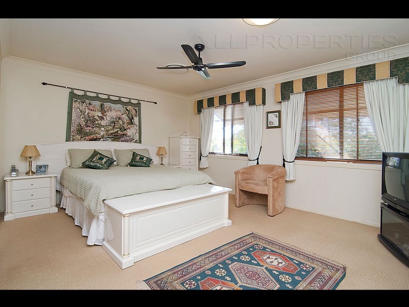 73 Ontario Cres, Parkinson QLD 4115