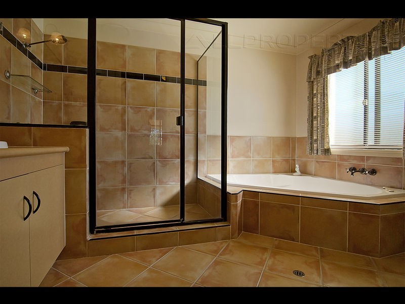 73 Ontario Cres, Parkinson QLD 4115