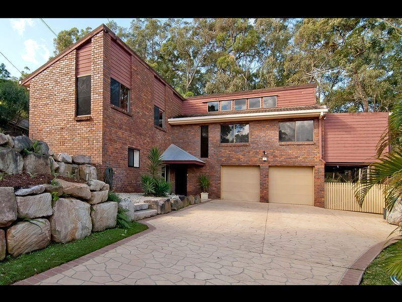 9 Wilpena Court, Springwood QLD 4127