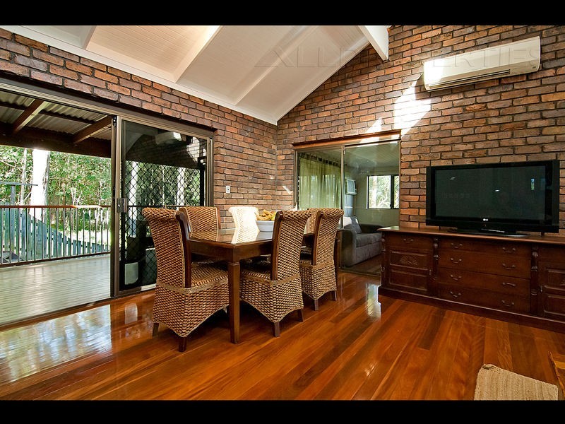 9 Wilpena Court, Springwood QLD 4127