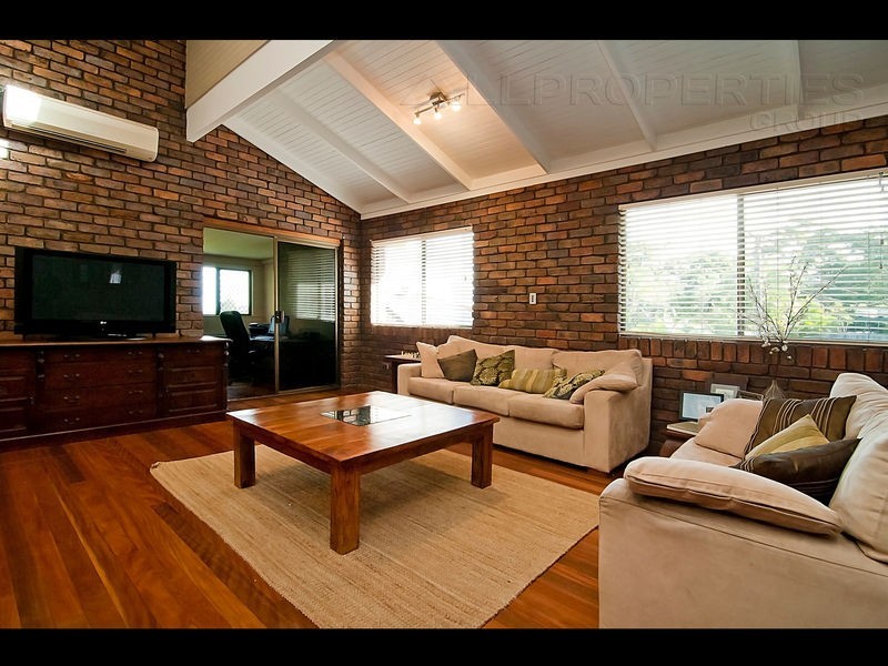 9 Wilpena Court, Springwood QLD 4127