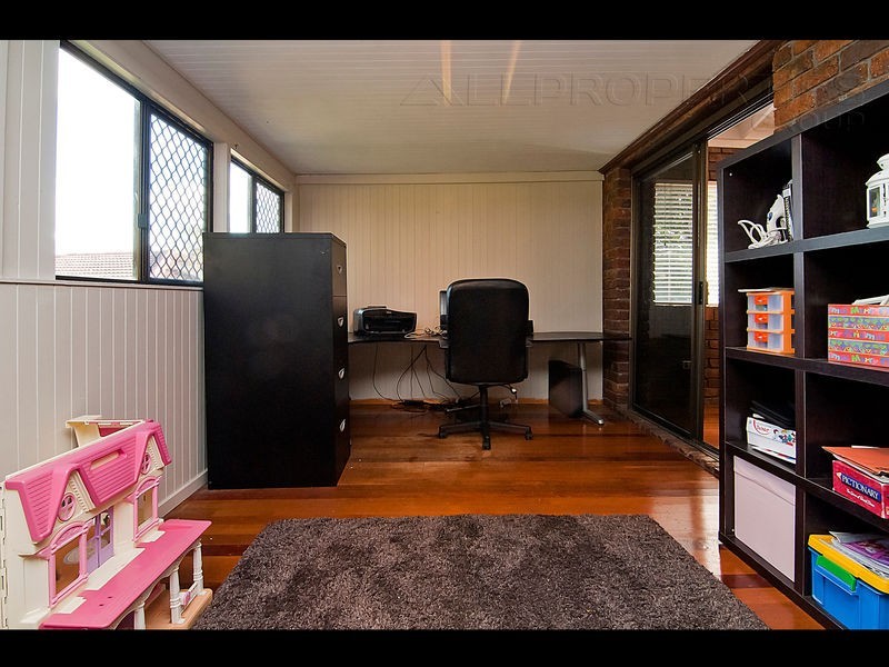 9 Wilpena Court, Springwood QLD 4127
