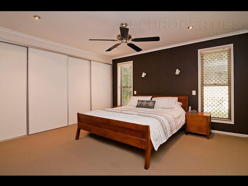 9 Wilpena Court, Springwood QLD 4127