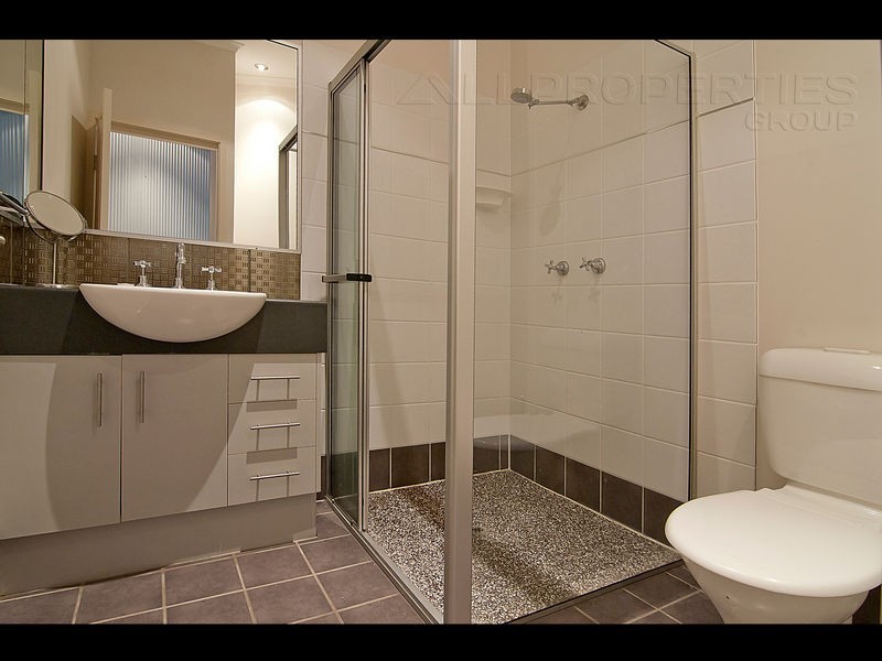 9 Wilpena Court, Springwood QLD 4127